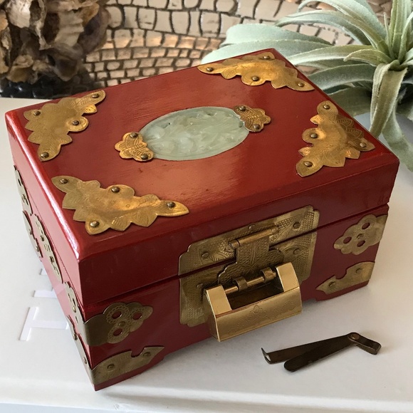 VINTAGE FENG SHUI CHINESE JEWELRY BOX WITH LOCK & KEY